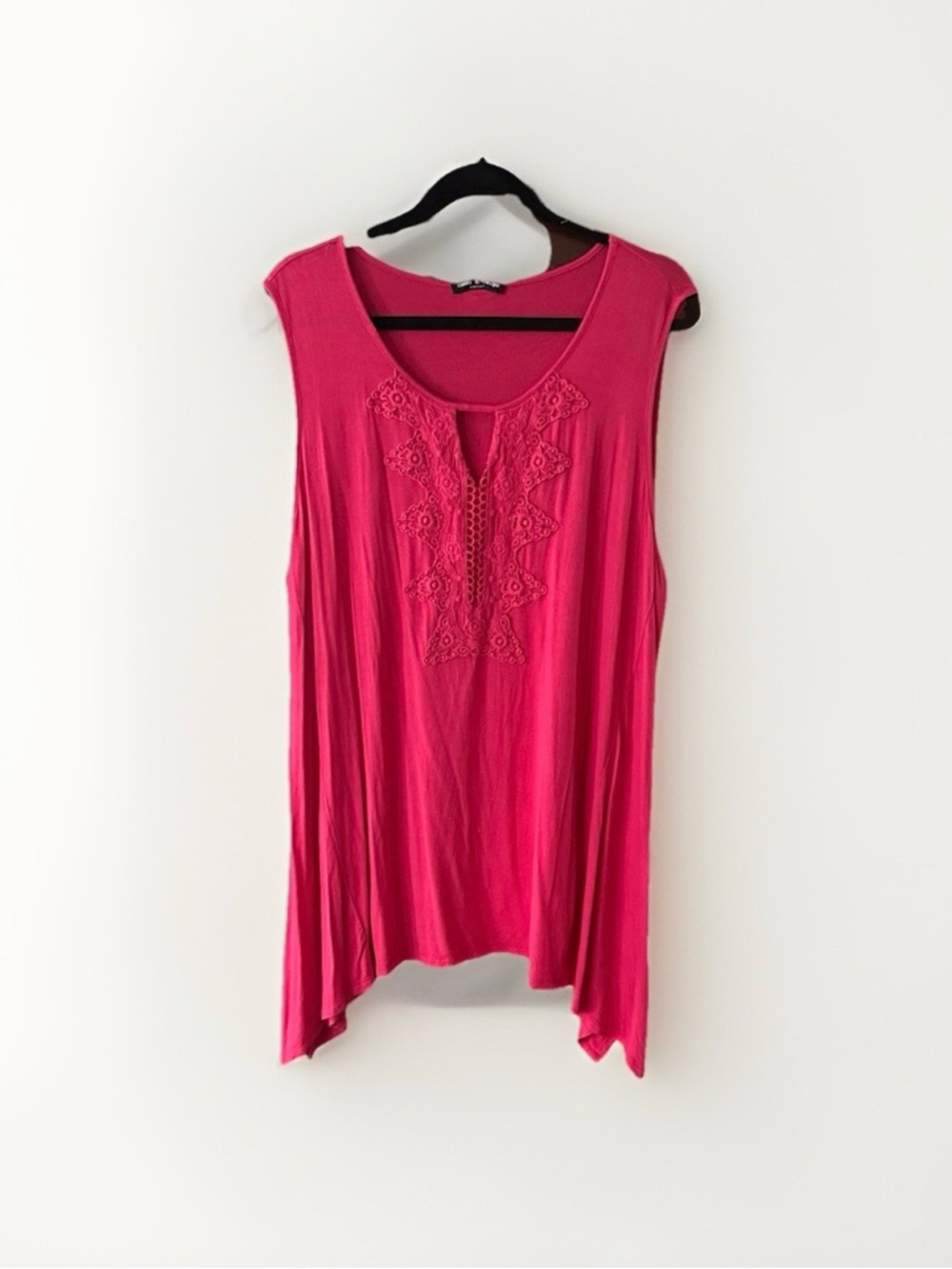 Cable & Gauge Fuchsia Sleeveless Tank with Lace Front